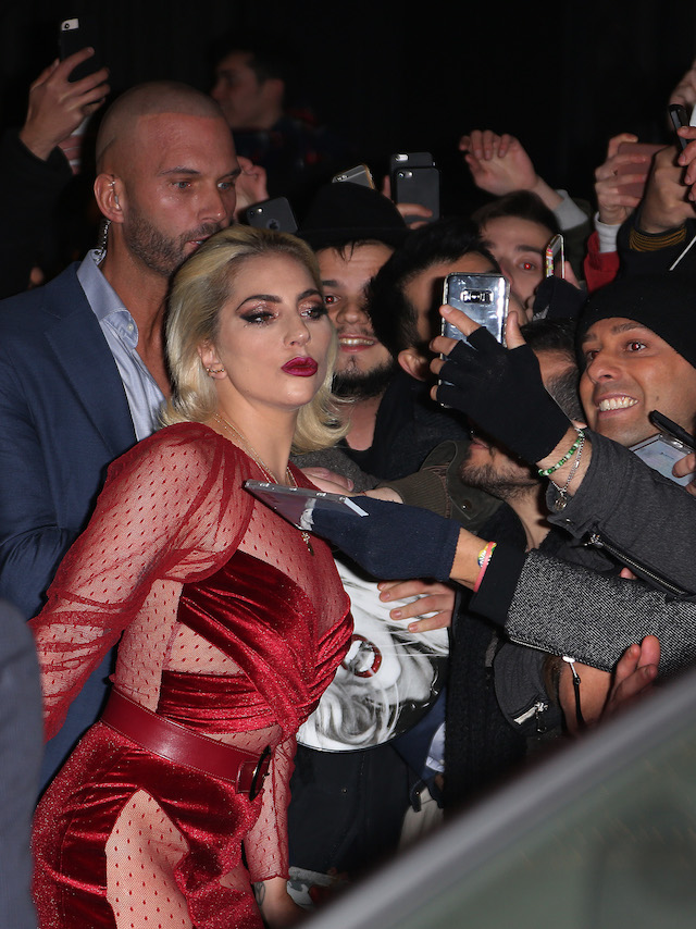Lady Gaga leaves the hotel Palazzo Parigi in Milan and goes to the restaurant Da Giacomo. (Photo: Splash News)