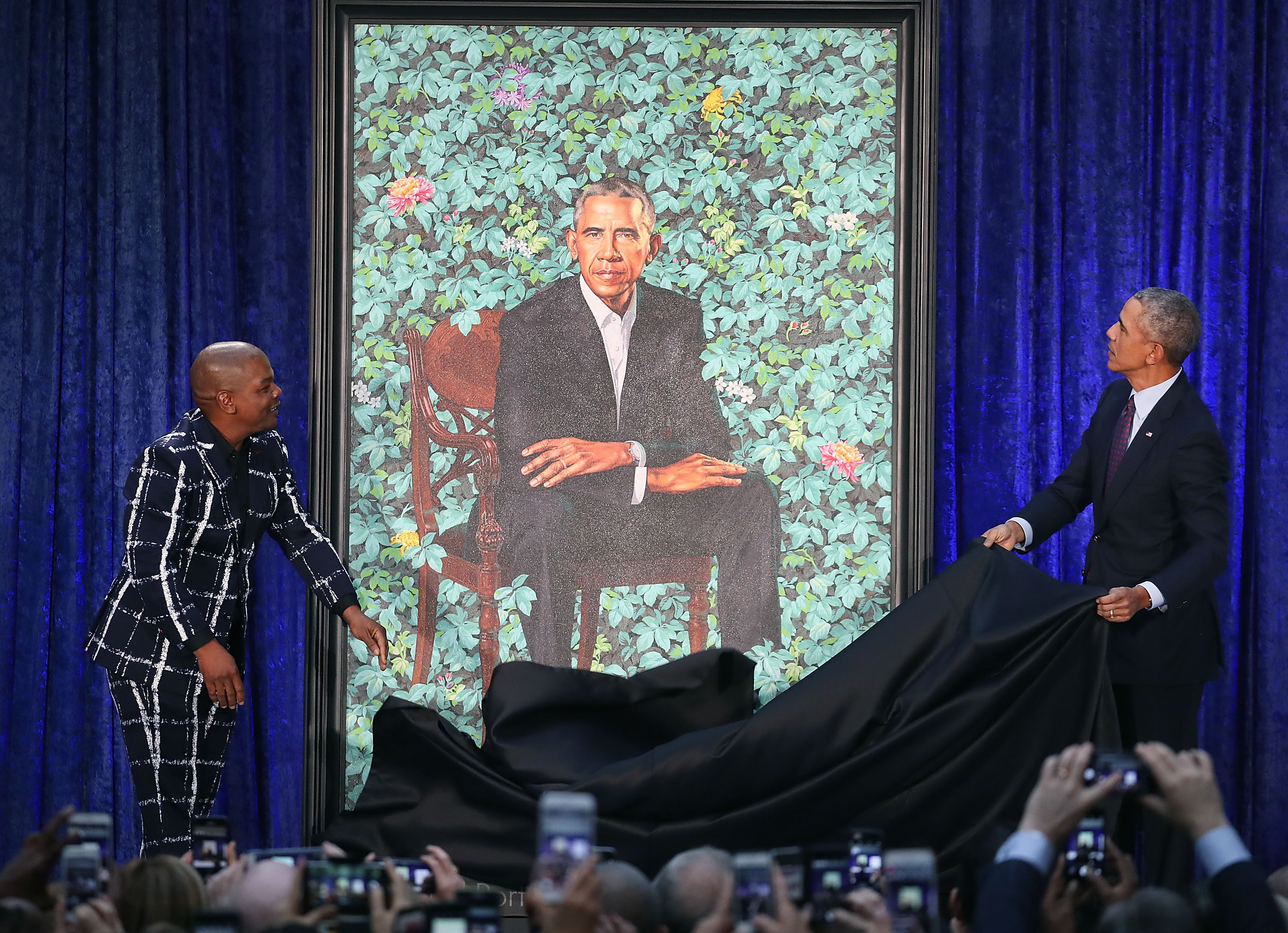 WASHINGTON, DC - FEBRUARY 12: Former U.S. President Barack Obama (R) and artist Kehinde Wiley unveil his portrait during a ceremony at the Smithsonian's National Portrait Gallery, on February 12, 2018 in Washington, DC. The portraits were commissioned by the Gallery, for Kehinde Wiley to create President Obama's portrait, and Amy Sherald that of Michelle Obama. (Photo by Mark Wilson/Getty Images)
