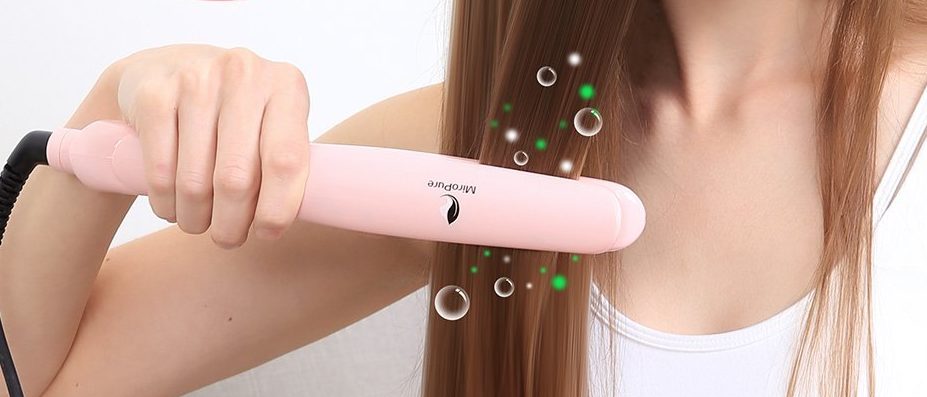 Normally $30, this hair straightener is 36 percent off with this code (Photo via Amazon)