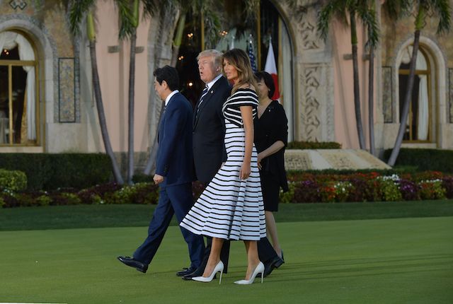 US President Donald Trump and First Lady Melania Trump greet Japan's Prime Minister Shinzo Abe and wife Akie Abe as they arrive for dinner at Trump's Mar-a-Lago resort in Palm Beach, Florida on April 17, 2018. / AFP PHOTO / MANDEL NGAN (Photo credit should read MANDEL NGAN/AFP/Getty Images)
