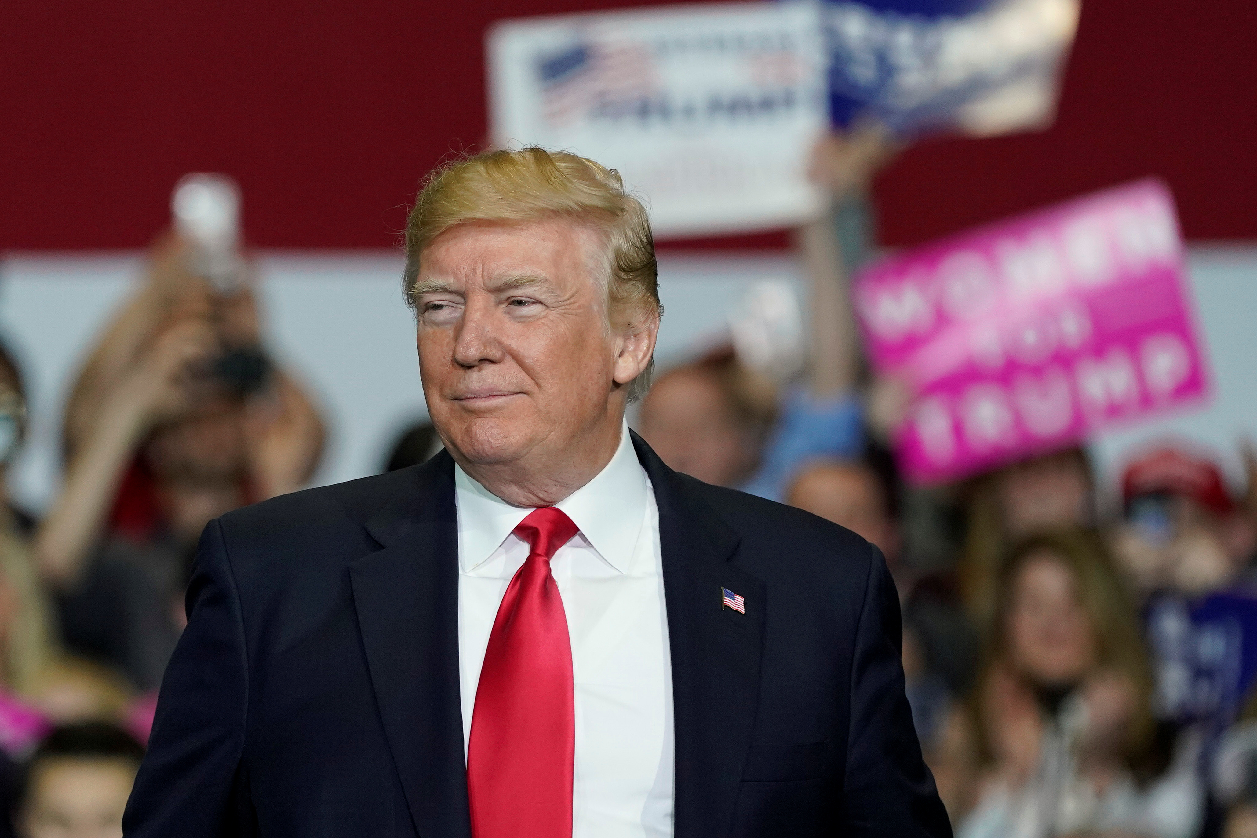 U.S. President Donald Trump arrives to speak at a Make America Great Again Rally in Washington, Michigan April 28, 2018. (REUTERS/Joshua Roberts)
