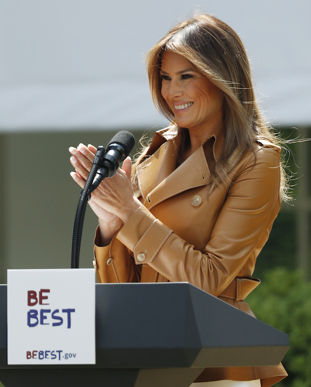 U.S. first lady Melania Trump delivers remarks at the "launch of her Be Best initiatives in the Rose Garden of the White House in Washington, U.S., May 7, 2018. REUTERS/Kevin Lamarque - HP1EE571HNRPB