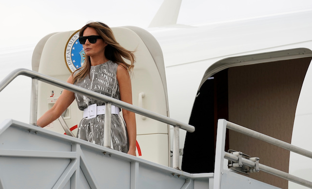 U.S. first lady Melania Trump steps from the plane as she arrives to visit Vanderbilt†Children's†Hospital as part of her "Be Best" campaign in Nashville, Tennessee,††U.S., July 24, 2018. REUTERS/Kevin Lamarque