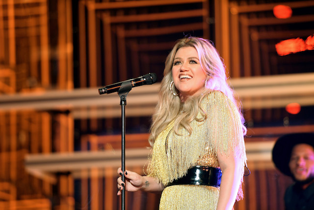 Host Kelly Clarkson performs onstage at the 2018 Billboard Music Awards at MGM Grand Garden Arena on May 20, 2018 in Las Vegas, Nevada. (Photo by Matt Winkelmeyer/Getty Images for dcp)