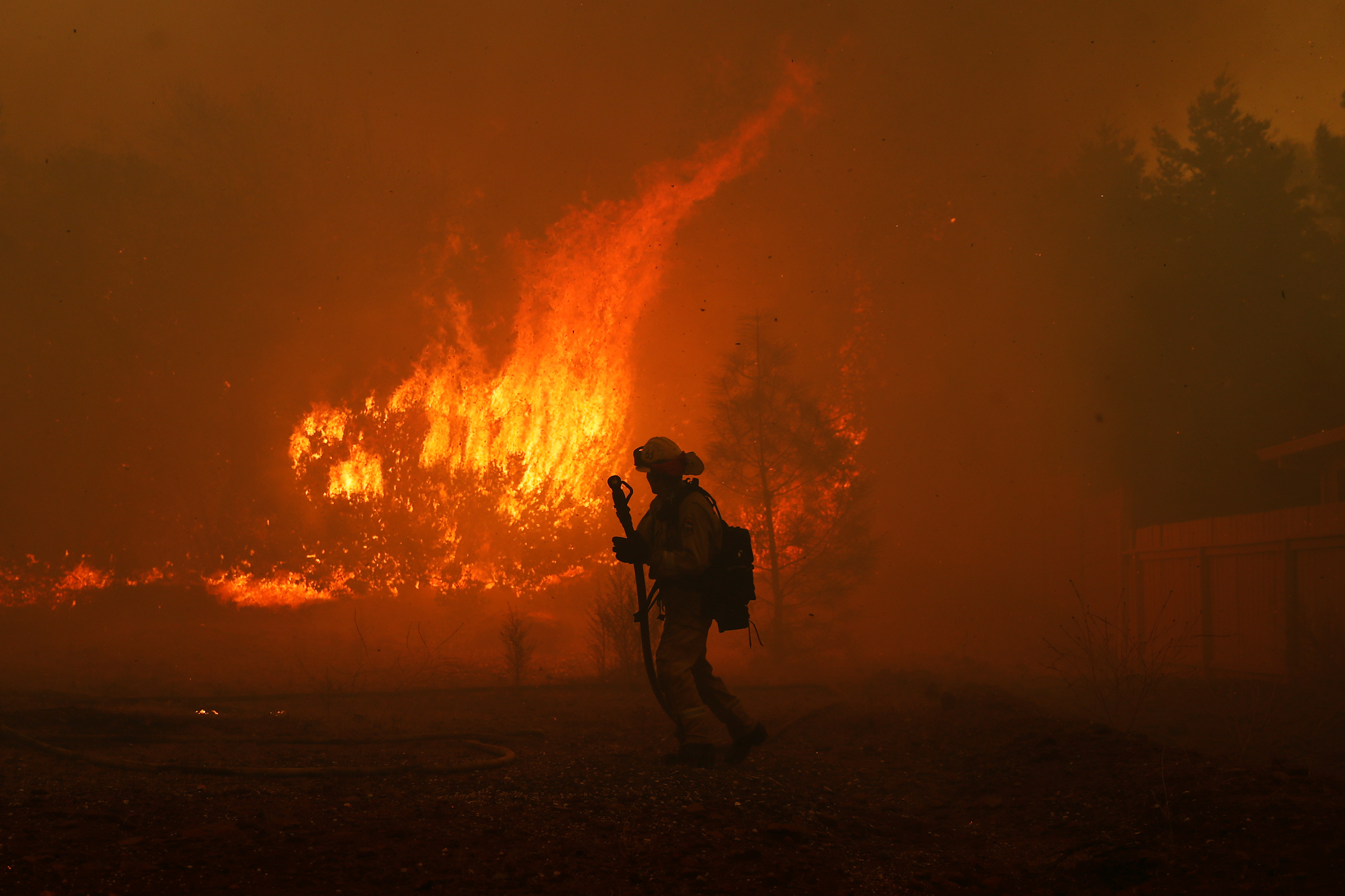 Лесной пожар в калифорнии. Пожар в Парадайз Калифорния. Лесные пожары в Калифорнии. Парадайс город в США пожар. Калифорнийский пожар 2018.